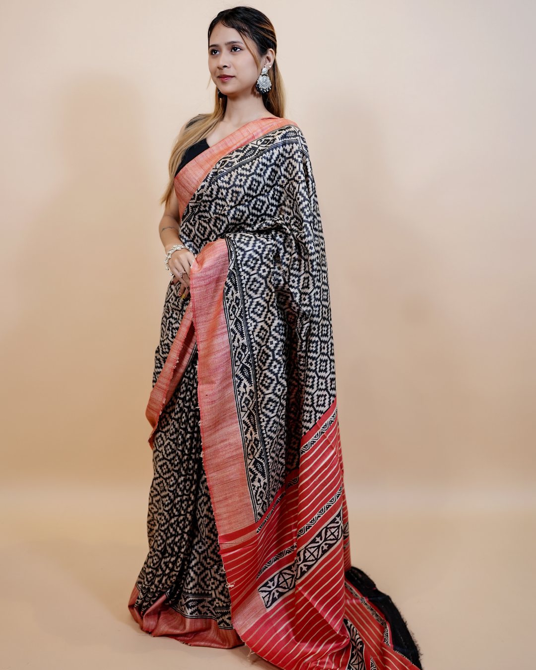 Black & Ivory Geometric Saree with Coral Border — detail, view two